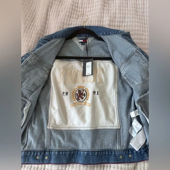 Tommy Jeans Crest & Flag Denim Jacket - Picture 6 of 8